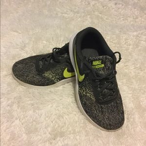 NIKE Flex tennis shoes